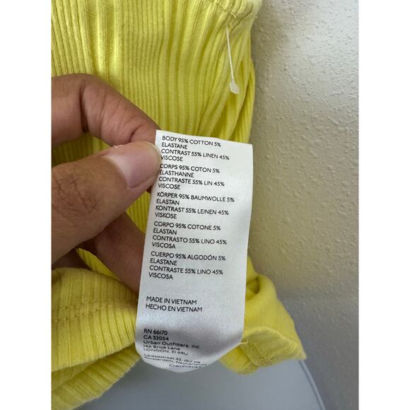 Pilcro Yellow Ruffle V-Neck Sleeveless Top Size M - Picture 3 of 6